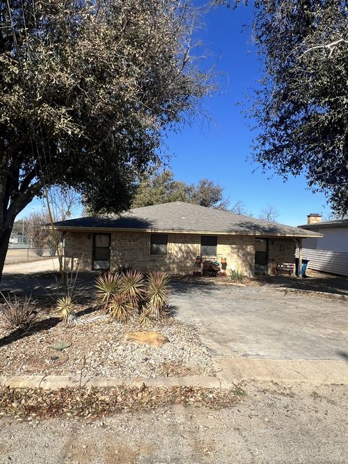 1312 W Dyer St, Breckenridge, TX, 76424-3205 | Card Image