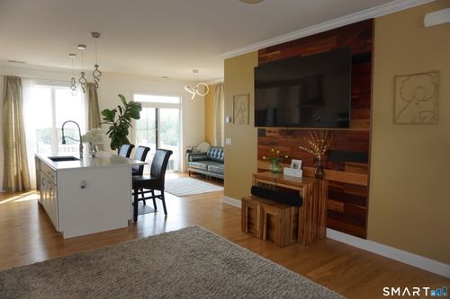 127-127 Brentwood Cir, Danbury, CT, 06810-1519 | Card Image