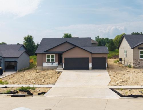 213 Riverbend Rd, Waverly, IA, 50677-4410 | Card Image