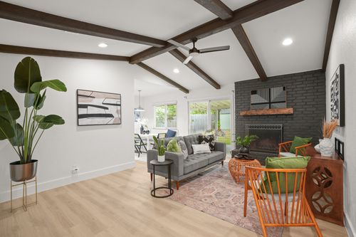 1014 Hillside Oaks Dr, Austin, TX, 78745-5570 | Card Image