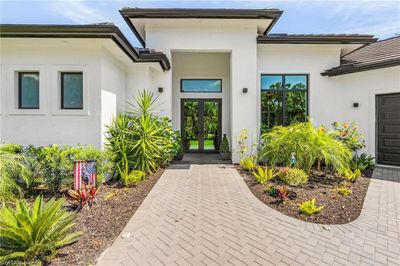 664 14th Ave Nw, House other with 3 bedrooms, 3 bathrooms and null parking in Naples FL | Image 3