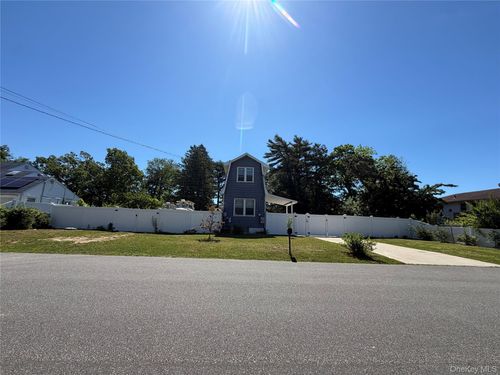 15 Saint Johns Place, West Babylon, NY, 11704 | Card Image