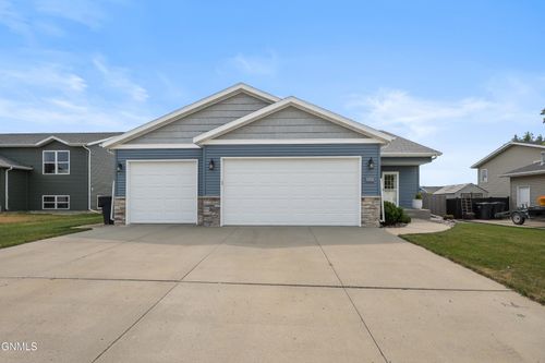 5008 39th Ave Nw, Mandan, ND, 58554-1213 | Card Image