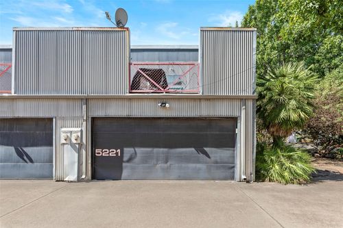 5221 Blossom St, Houston, TX, 77007-5205 | Card Image