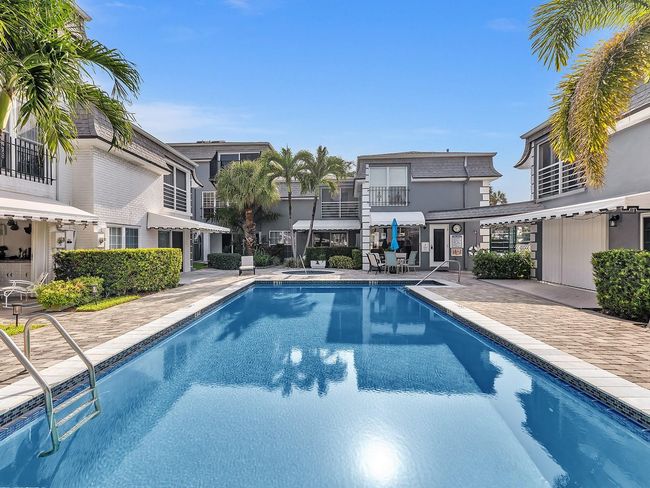 large pool | Image 10