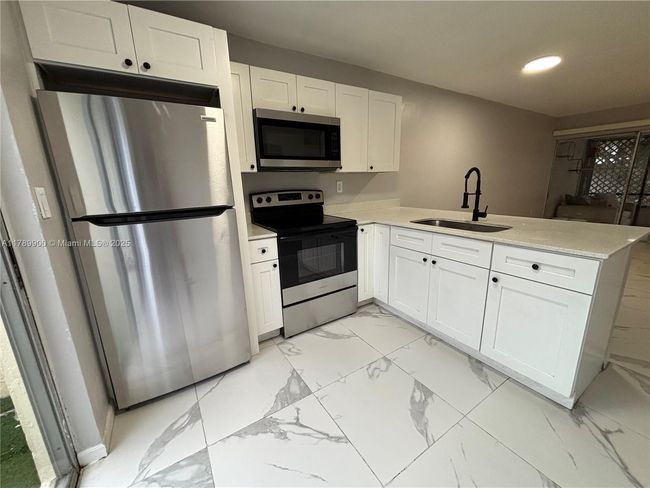 APT-1 - 3203 Nw 5 Th Ter, Home with 2 bedrooms, 2 bathrooms and null parking in Pompano Beach FL | Image 4