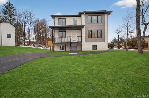 71 Lawrence Ave, Monticello, NY, 12701-2350 | Card Image