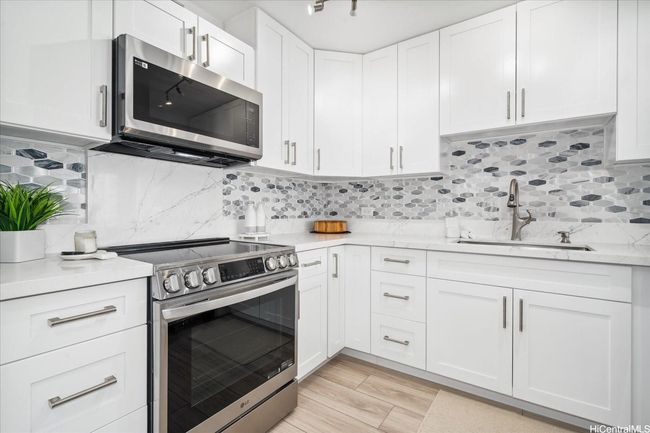 APT-1702 - 2575 Kuhio Ave, Condo with 2 bedrooms, 2 bathrooms and 1 parking in Honolulu HI | Image 23