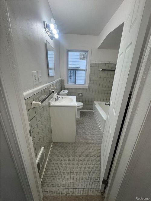 8854 Stout St, Detroit, MI, 48228-1656 | Card Image