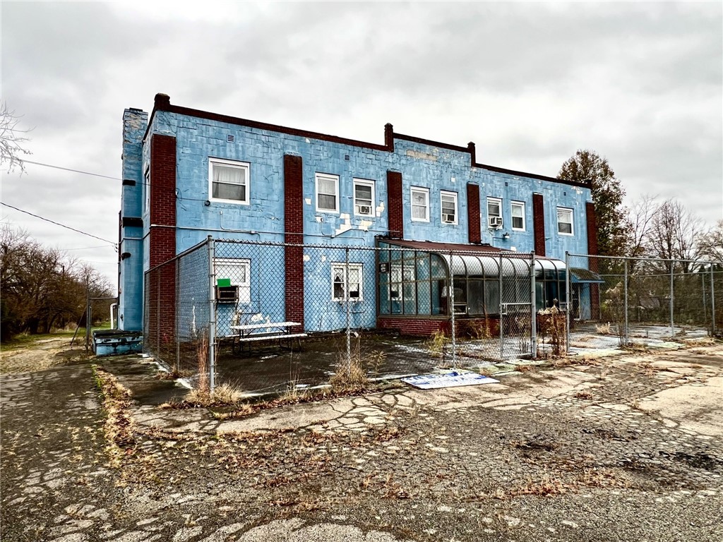 697 Vanderbilt Rd, Connellsville, PA 15425