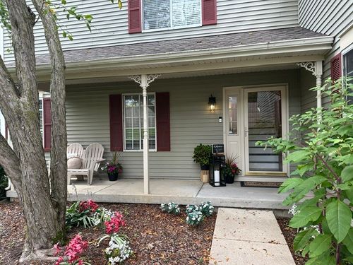 152-152 Village Creek Dr, Lake In The Hills, IL, 60156-5600 | Card Image