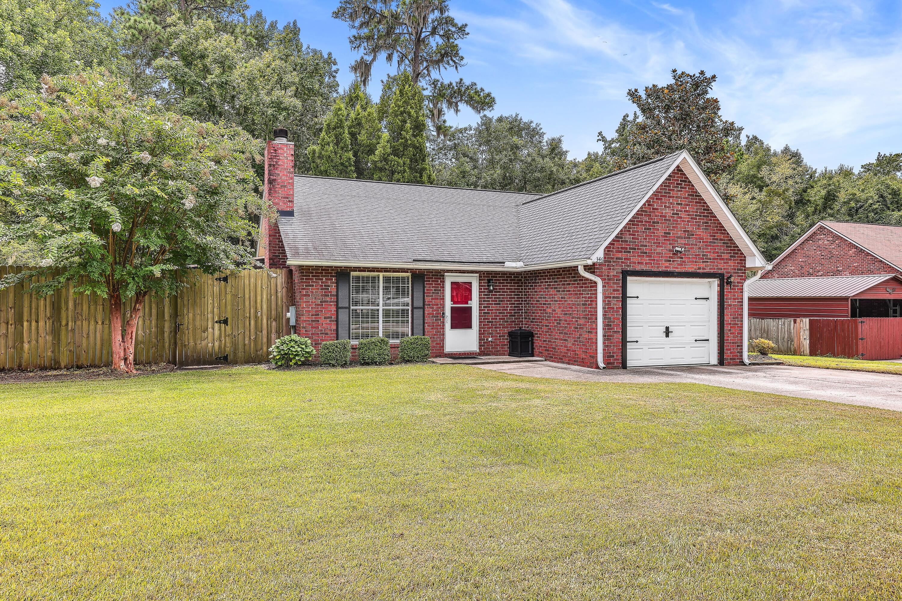 Camelot Dr, Goose Creek, SC 29445