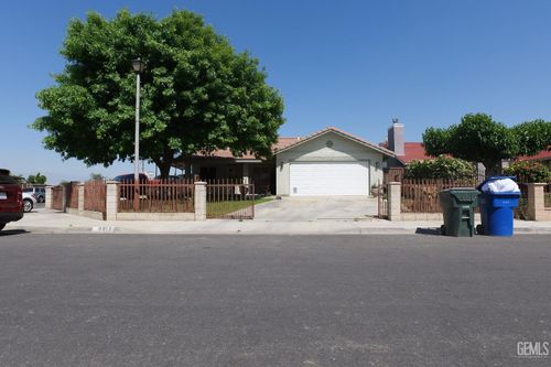 9917 Lenore St, Lamont, CA, 93241-1663 | Card Image