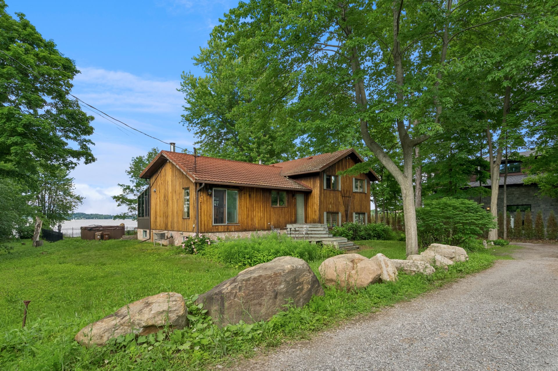 Residential in Notre-Dame-de-l'Île-Perrot 3