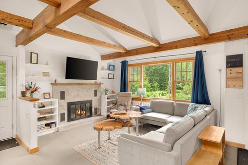 2042 Nebraska Valley Rd, Stowe, VT, 05672-5268 | Card Image