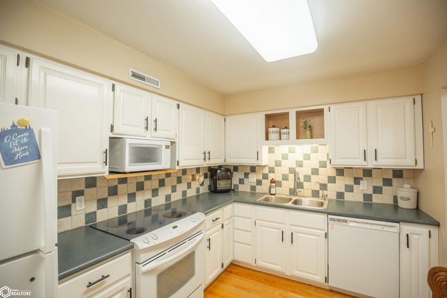 APT-8 - 408 S Hall St, Condo with 2 bedrooms, 2 bathrooms and null parking in Algona IA | Image 11