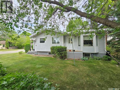 411 3rd Ave W, Meadow Lake, SK, S9X1B8 | Card Image