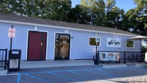 43 Violet Ave, Poughkeepsie, NY, 12601-1520 | Card Image
