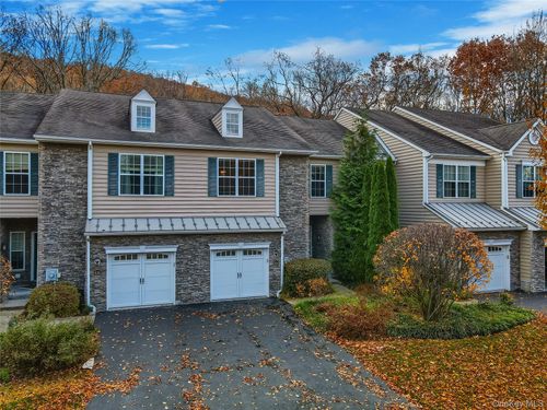 834 Huntington Dr, Fishkill, NY, 12524-4918 | Card Image