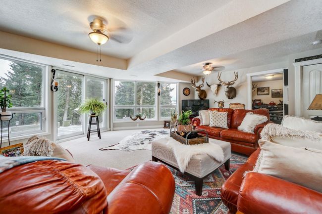 1709 East Hillcrest Drive, House other with 4 bedrooms, 3 bathrooms and null parking in Hillcrest AB | Image 25