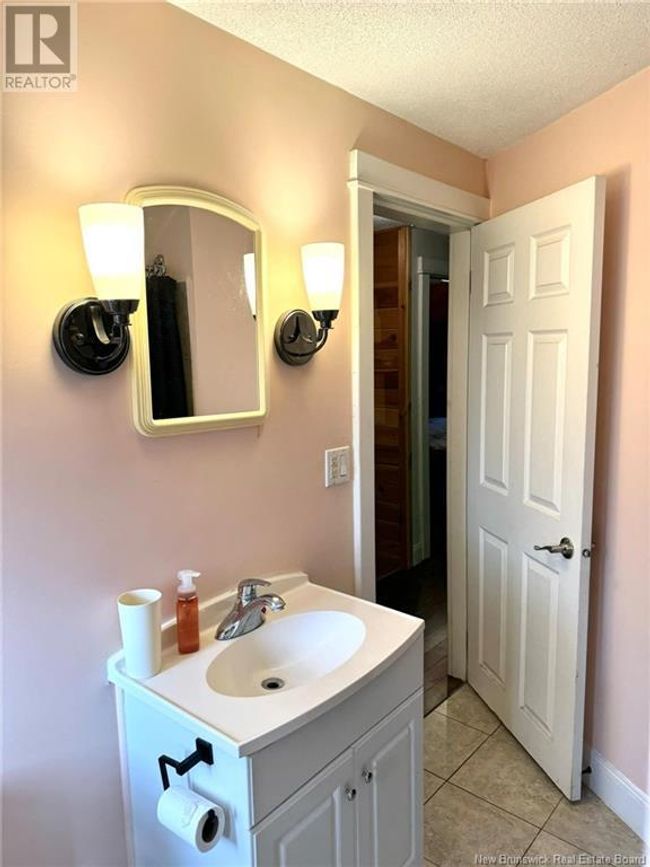 976 Pleasant Dr, House other with 6 bedrooms, 3 bathrooms and null parking in Minto NB | Image 21