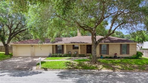 113 Suffolk Ln, Hallettsville, TX, 77964-2517 | Card Image