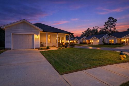 8 Alexander Way, Freeport, FL, 32439-3461 | Card Image