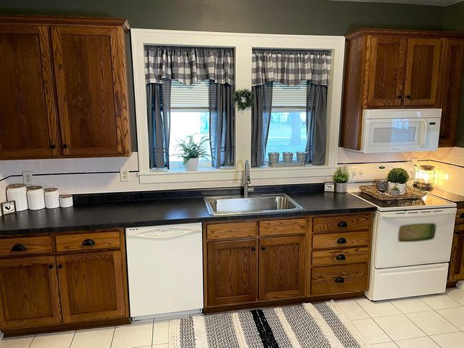 204 N Oak St, Home with 3 bedrooms, 1 bathrooms and null parking in Villa Grove IL | Image 13