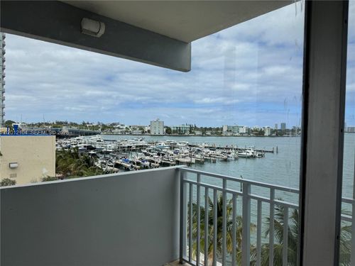 5g-7545 E Treasure Dr, North Bay Village, FL, 33141-4308 | Card Image