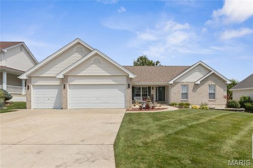 6 Greenbriar Moors Ct, Saint Peters, MO, 63376-7766 | Card Image