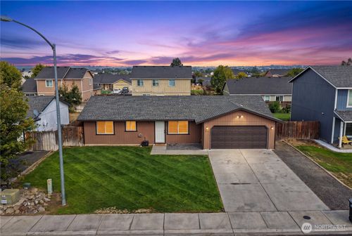 513 Monarch St, Moses Lake, WA, 98837-1499 | Card Image