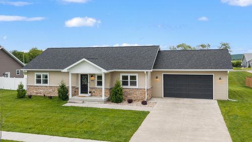 702 Eisenhower St, BARABOO, WI, 53913-4301 | Card Image