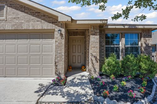 129 Lynn Crest Bnd, Buda, TX, 78610-3630 | Card Image
