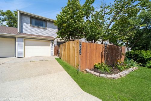 935 Breezewood Cir, Altoona, IA, 50009-2226 | Card Image