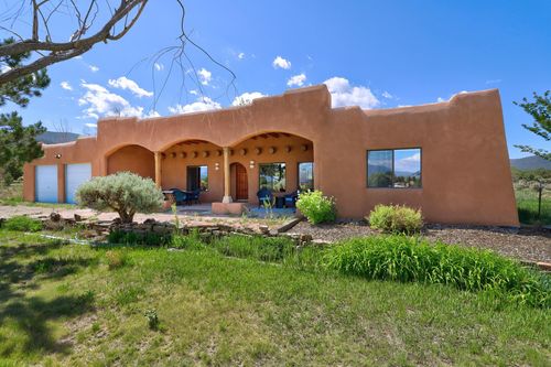 9 Nickell Rd, Ranchos De Taos, NM, 87557-9709 | Card Image