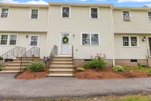 29 Olde Country Village Rd, Londonderry, NH, 03053-3817 | Card Image