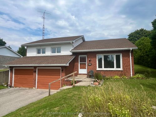 82 Brook St W, Tara, ON, N0H2N0 | Card Image