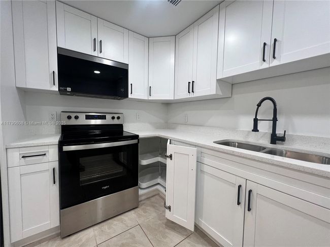 3089 - 3089 Yarmouth E, Condo with 2 bedrooms, 2 bathrooms and null parking in Boca Raton FL | Image 8