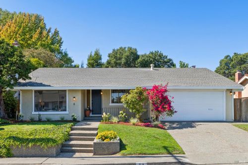 8 W Castlewood Dr, San Rafael, CA, 94901-2539 | Card Image