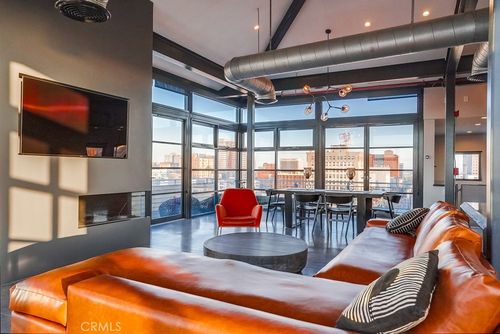 100 W 5th, Penthouse 9b, Long Beach, CA, 90802 | Card Image