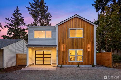 11028 Evanston Ave N, Seattle, WA, 98133-8219 | Card Image