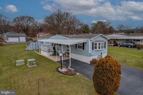 11 Stacey Dr, Walnutport, PA, 18088-9102 | Card Image