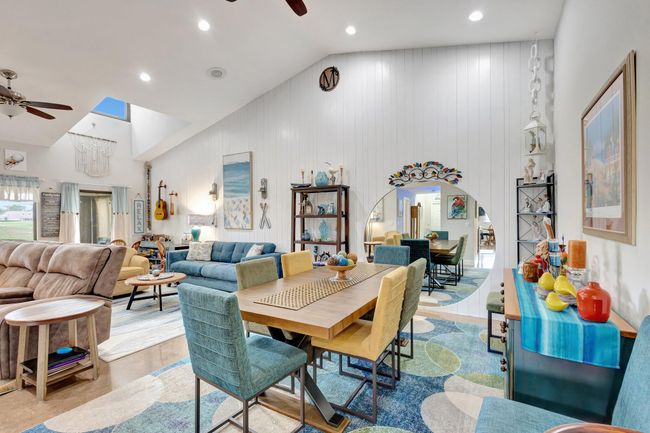 6700 Versailles Ct, Condo with 3 bedrooms, 3 bathrooms and null parking in Lake Worth FL | Image 13