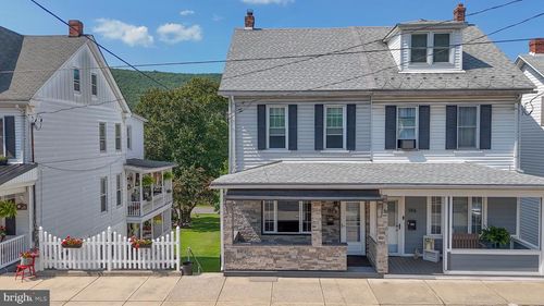 142 E Catawissa St, Nesquehoning, PA, 18240-1614 | Card Image