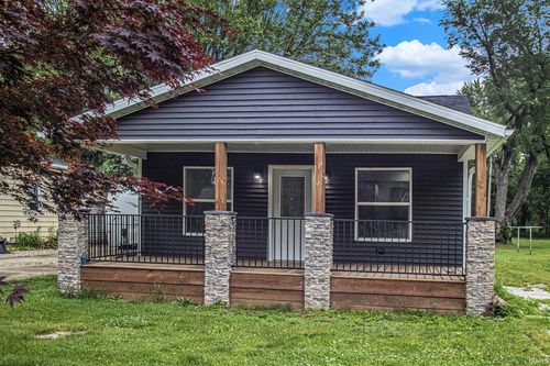 414 W Superior St, Osceola, IN, 46561-2654 | Card Image