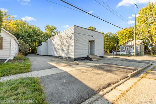 161 Pingree Ave, Pontiac, MI, 48342-1174 | Card Image