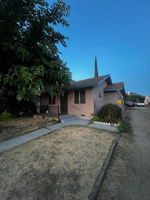 1041 Main Street, Livingston, CA, 95334 | Card Image