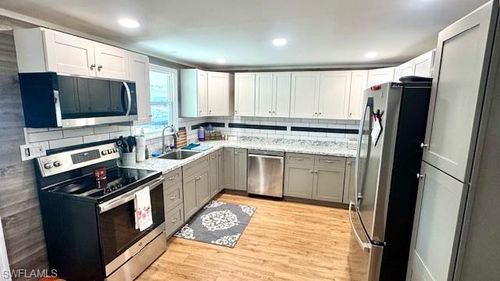 5525 Ben Franklin Ln, NORTH FORT MYERS, FL, 33917-9007 | Card Image