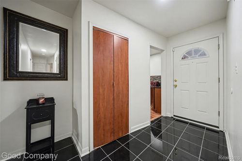29661 Chelmsford Rd, Southfield, MI, 48076-5702 | Card Image