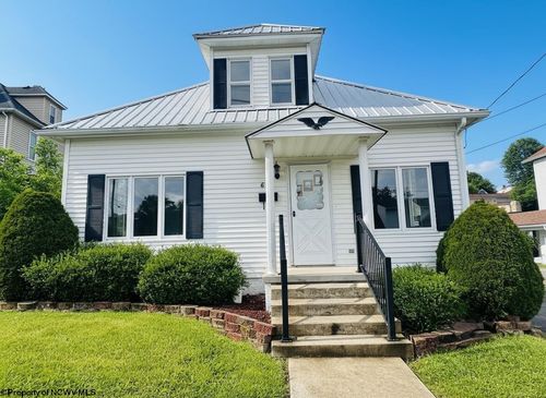 542 Market St, Fairmont, WV, 26554-5253 | Card Image
